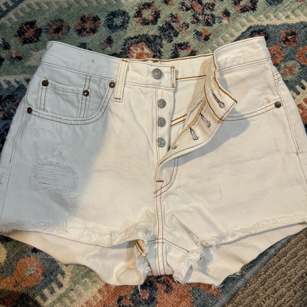 Levi’s 501 white denim shorts - Size 27